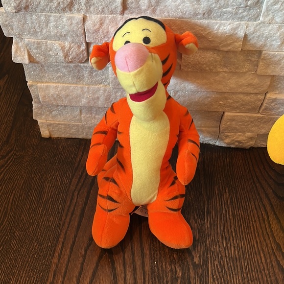 Winnie the Pooh and Tigger Set - Picture 2 of 5